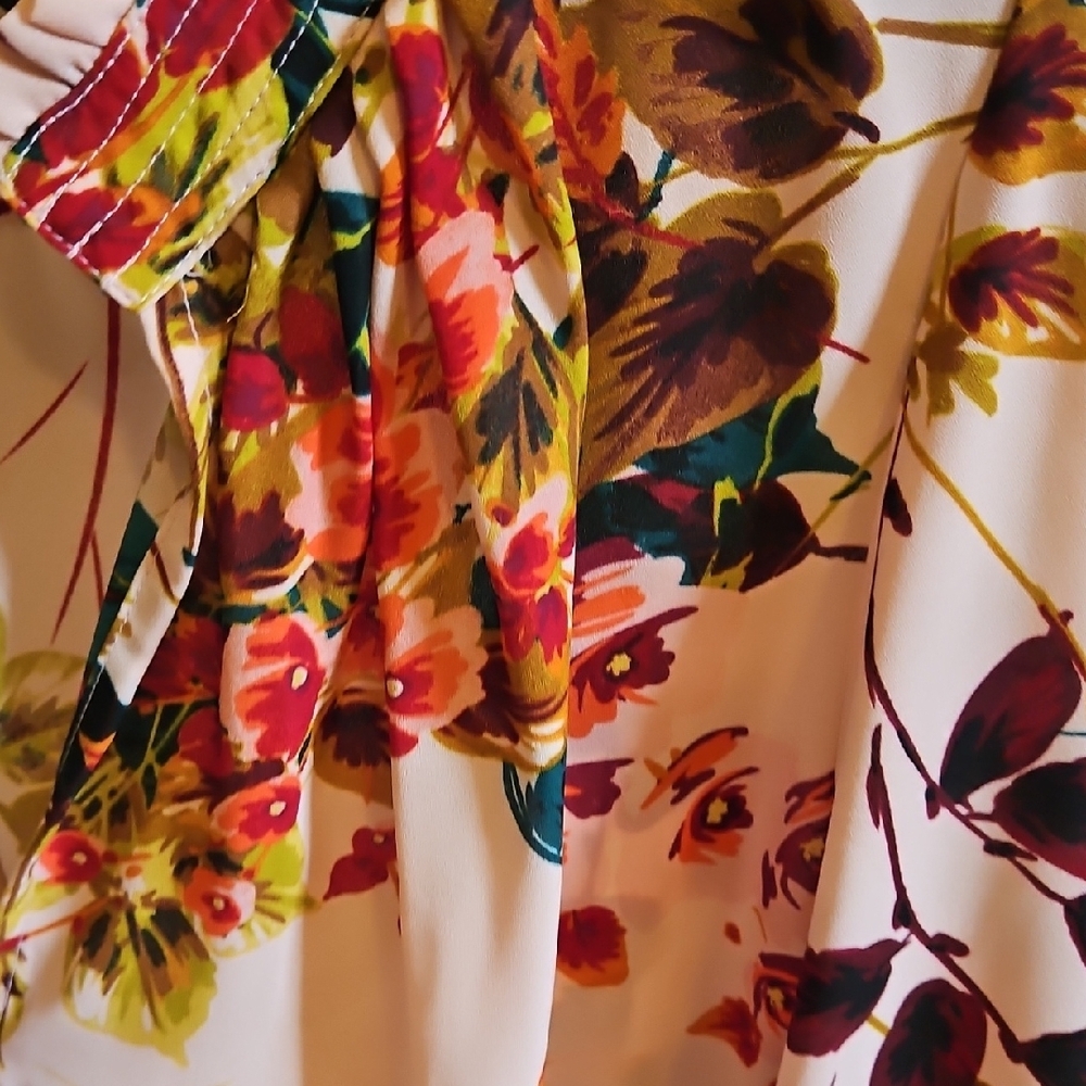 Floral Women's Top - Pink, Green & Other Colours. Size Large. Perfect For Fall - Picture 6 of 8
